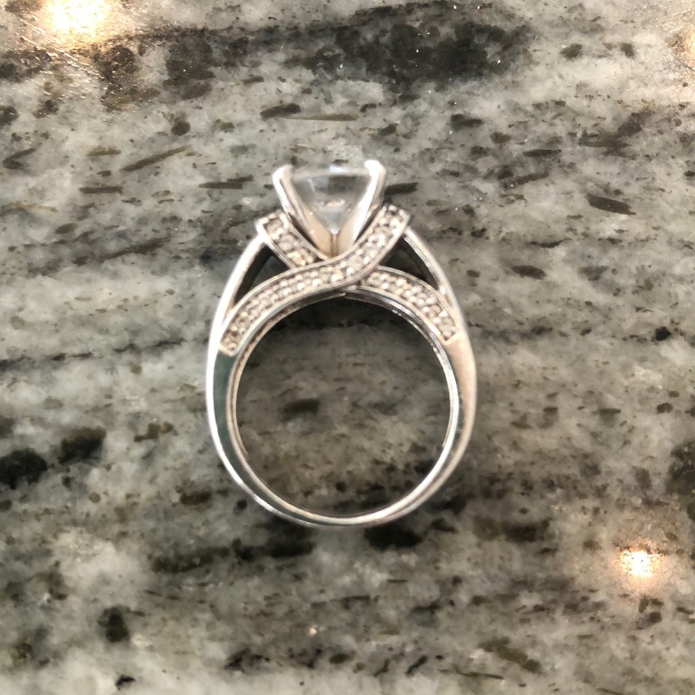 Sterling Silver Stunning Cubic Zirconia Ring Beautiful Setting Sz 5 Stamped 9.25